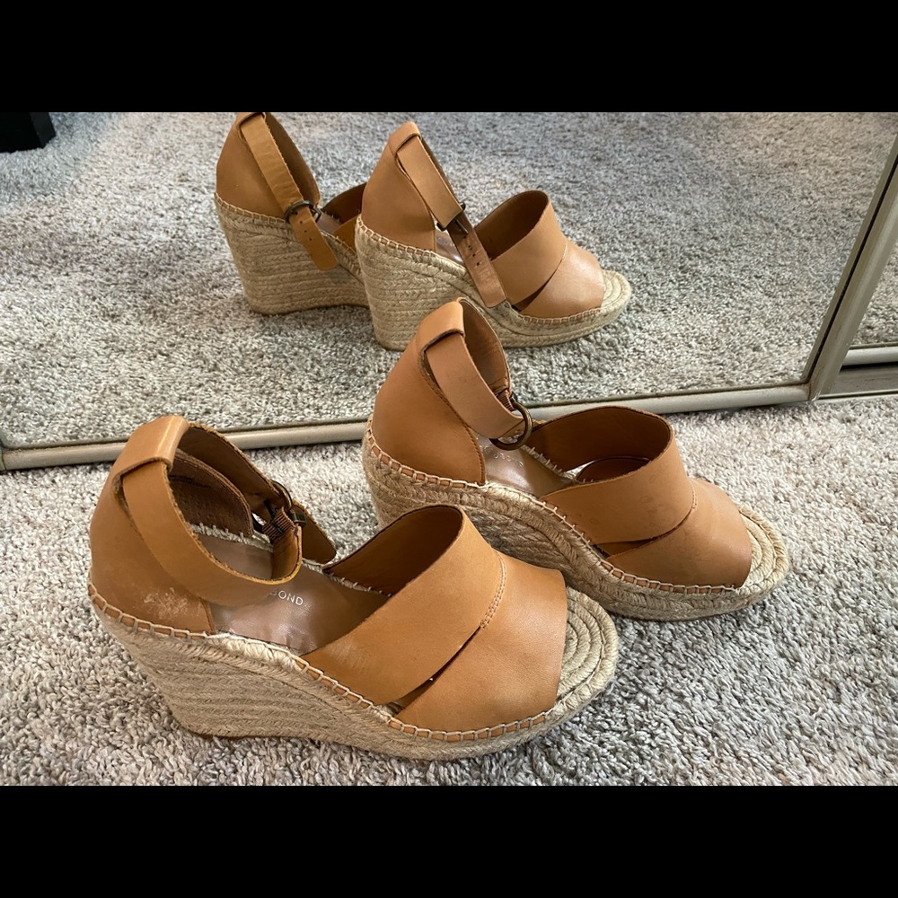 Nude wedges